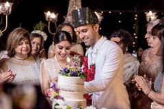 Chirag Batliwalla की बाहों में झूमती नजर आईं Krishna Mukherjee, बेफिक्र होकर घरवालों के बीच 'लिपलॉक' करता दिखा कपल