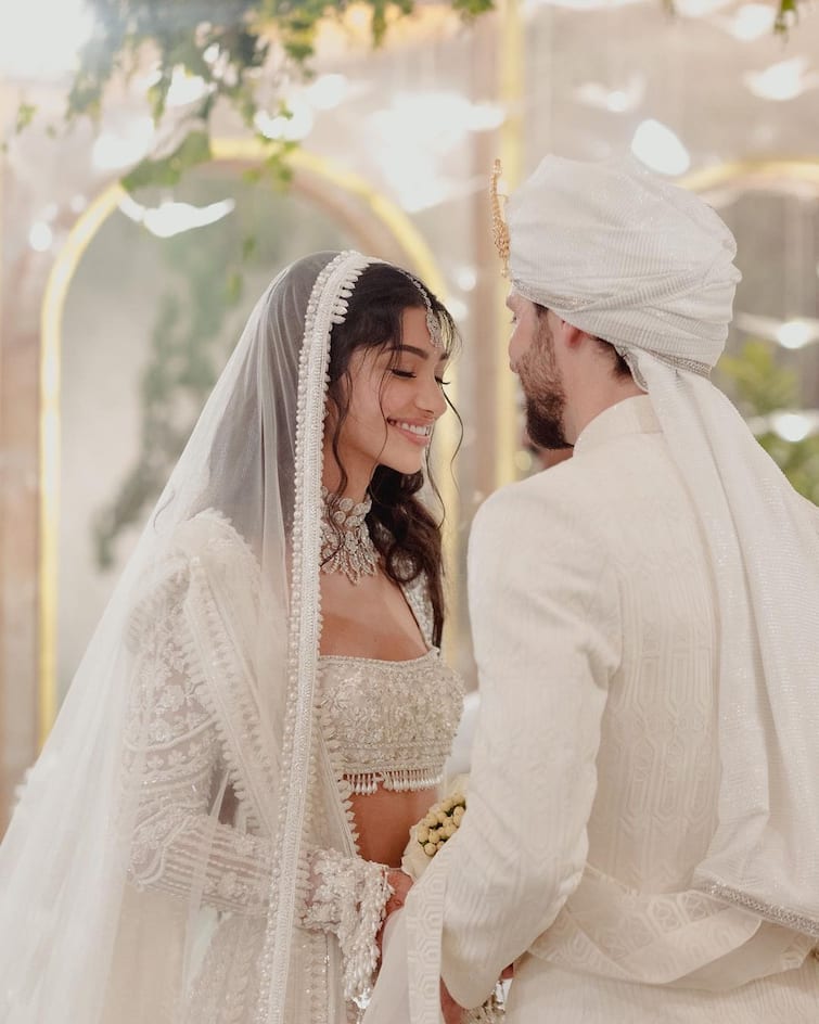 Alanna Panday Kisses Ivor McCray In Dreamy PICS From Their Fairytale Wedding In All-White Alanna Panday Kisses Ivor McCray In Dreamy PICS From Their Fairytale Wedding In All-White
