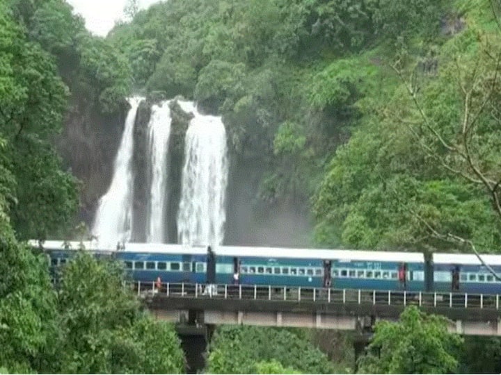 Railway Ministry Shares Mesmerising Clip Of Train Passing By Ranpat Waterfall, Netizens Say Heaven On Earth Railway Ministry Shares Mesmerising Clip Of Train Passing By Ranpat Waterfall, Netizens Say 'Heaven On Earth'