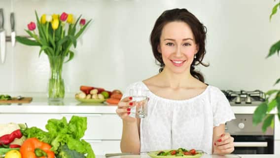 Health Tips: If you make this mistake while eating, then along with weight gain, the digestive system will also be affected. Health Tips: If you make this mistake while eating, then along with weight gain, the digestive system will also be affected.
