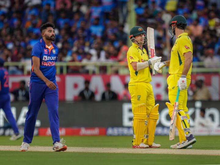 ऑस्ट्रेलियाई टीम ने भारत के खिलाफ विशाखापट्टनम में खेले गए सीरीज के दूसरे वनडे मुकाबले को 10 विकेट से अपने नाम किया जिसमें टीम ने 118 रनों के लक्ष्य को सिर्फ 11 ओवरों में ही हासिल कर लिया था.