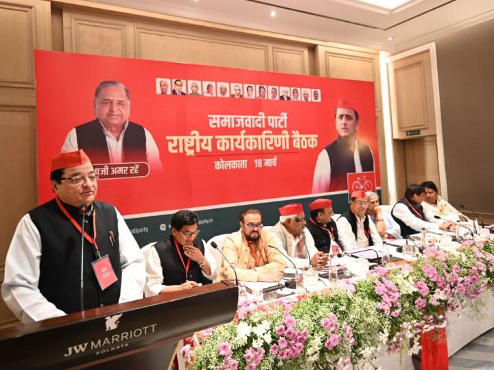 सूत्रों की मानें तो आजम खान खराब स्वास्थ्य होने की वजह से अधिवेशन में नहीं जा रहे हैं. लेकिन अब शफीकुर्रहमान बर्क ने अधिवेशन में नहीं जाने पर प्रतिक्रिया दी.