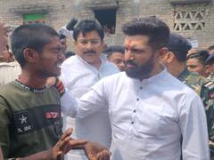 डबल मर्डर मामले में पीड़ित परिवार से मिलने मोतिहारी पहुंचे चिराग, कहा- बदमाशों को संरक्षण देते हैं सीएम