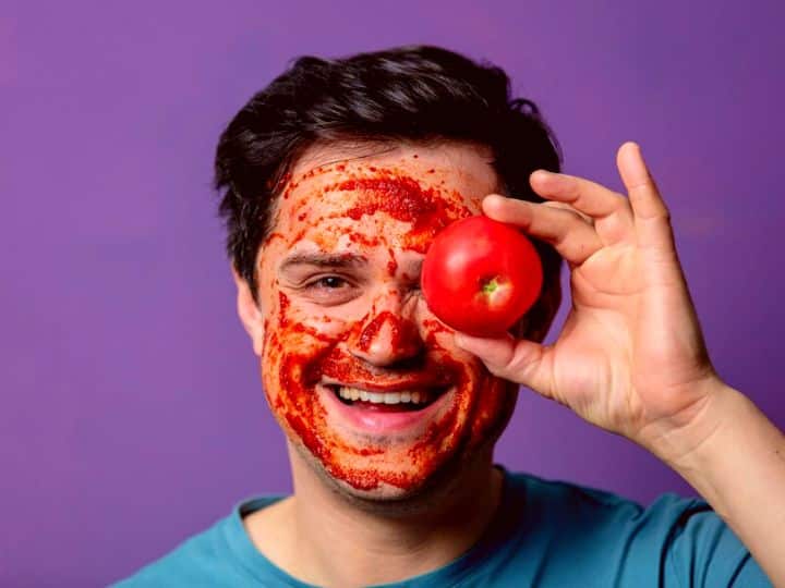 Tomato Skin Benefits How To Make Tomato Face Masks For Beautiful Skin Tomato Face Masks: पिंपल्स और ऑयली स्किन के लिए बेस्ट है 'टमाटर फेस मास्क', जानिए कैसे बनाएं?