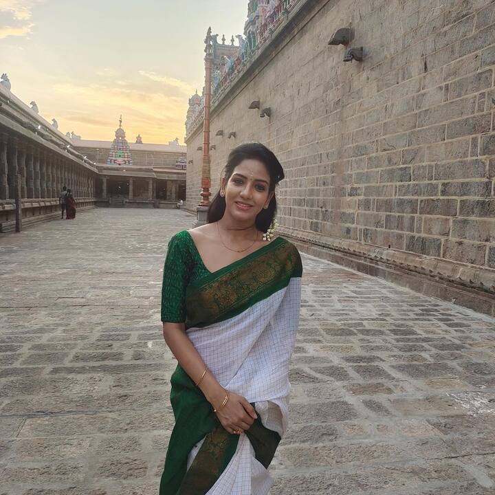 மீனு மேலக் கண்ணு அது ஒத்தக் காலில் நின்னு