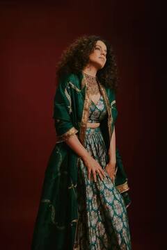 Photos: લક્ઝરિયસ લાઇફસ્ટાઇલની ઝલક બતાવે છે Kangana Ranautની ટ્રેડિશનલ વેનિટી વેન, 65 લાખ છે કિંમત