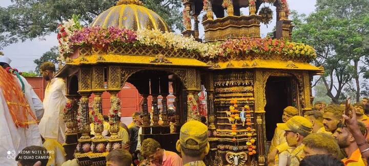 यावर्षी बाळूमामाच्या रथास ओढण्याचा मान पुण्यातील रावेतच्या नंदकुमार शेवाळे वाल्हेकर वाडी दत्तात्रय भोंडवे यांच्या बैल जोडीला मिळाला.