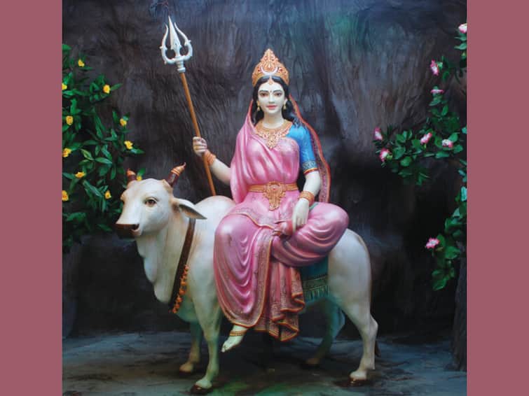 Chaitra Navratri 2023 Day 1 Maa Shailputri Puja Vidhi Bhog Color Mantra Chaitra Navratri 2023: Know Puja Vidhi And Bhog For Worship Of Maa Shailputri On Day 1