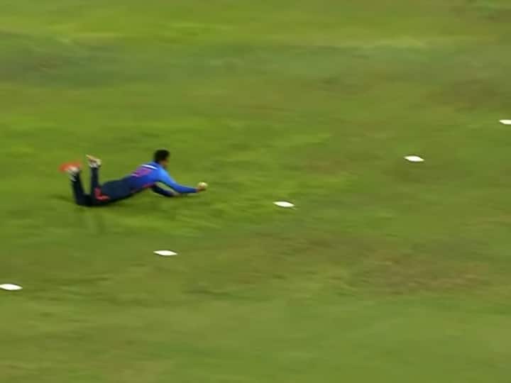 LLC 2023 Mohammad Kaif takes stunning catch against asia lions video goes viral LLC 2023: 42 की उम्र में 18 के तेवर, लीजेंड्स लीग क्रिकेट में मोहम्मद कैफ ने पकड़ा हैरतअंगेज कैच, देखें वीडियो