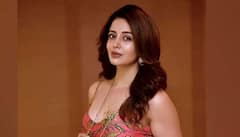 नेहा पेंडसे आहे सहा मुलांची आई; नेमकं प्रकरण काय?