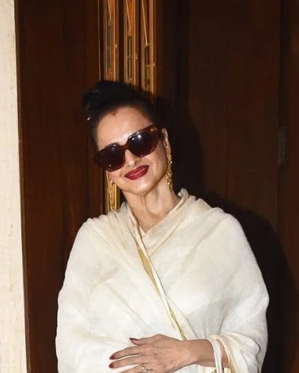 No one can carry saree and sneakers like Rekha does! | Filmfare.com