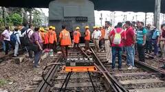 হাওড়া স্টেশনে ঢোকার আগে লাইনচ্যুত আমতা লোকাল, অল্পের জন্য রক্ষা যাত্রীদের