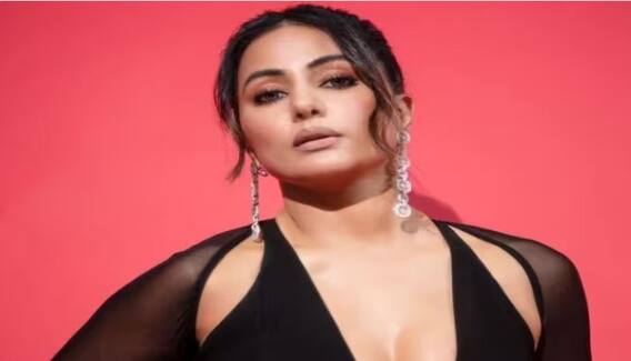 Hina Khan Pics: Hina Khan looked beautiful in a black thigh-high slit dress, the look of the actress will make you crazy. Hina Khan Pics: Hina Khan looked beautiful in a black thigh-high slit dress, the look of the actress will make you crazy.