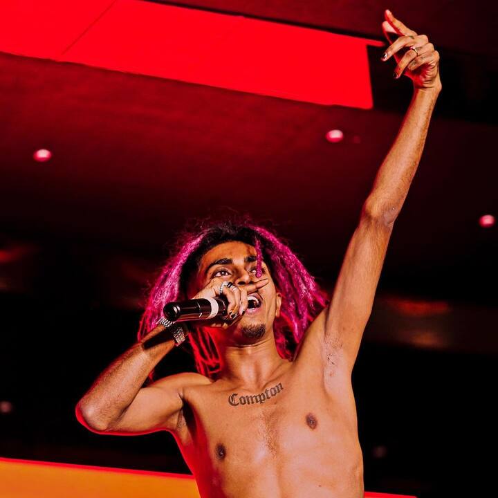 एमसी स्टेन एक रैपर हैं. वह अपने यूट्यूब चैनल पर वीडियो शेयर करते रहते हैं. एमसी स्टेन को पॉपुलैरिटी उनके 'वाटा' गाने से मिली है. इस गाने को अभी तक 24 मिलियन लोग देख चुके हैं.