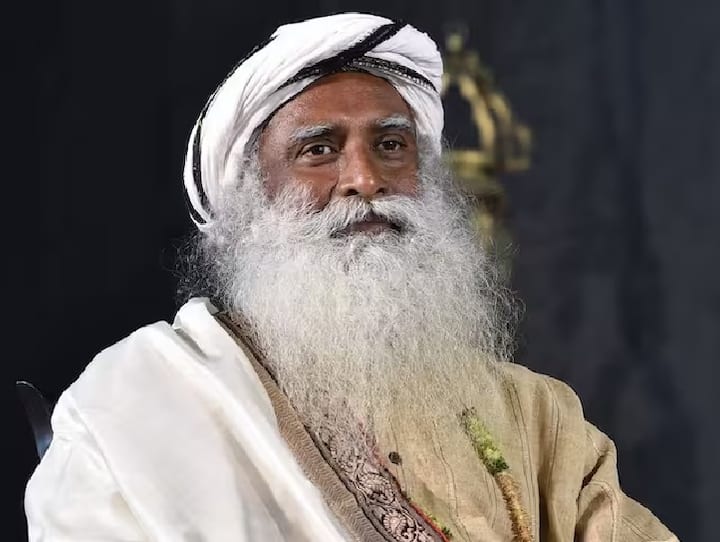 ईशा फाउंडेशन के संस्थापक जग्गी वासुदेव भी करोड़ों के मालिक हैं. उनकी कुल नेटवर्थ 18 करोड़ रुपये की है.