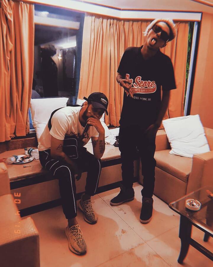 एमसी स्टेन का इंदौर में एक लाइव कॉन्सर्ट हो रहा था. काफी लोग इस शो को देखने के लिए पहुंचे थे. तभी आयोजित कार्यक्रम में ही में करणी सेना के कार्यकर्ताओं ने चलते शॉ में घुसकर जमकर हंगामा कर प्रोग्राम को कैंसिल करवा दिया. इसको लेकर होटल जॉर्डन की शिकायत पर करणी सेना के जिला अध्यक्ष सहित कई कार्यकर्ताओं पर पुलिस ने केस दर्ज किया है.