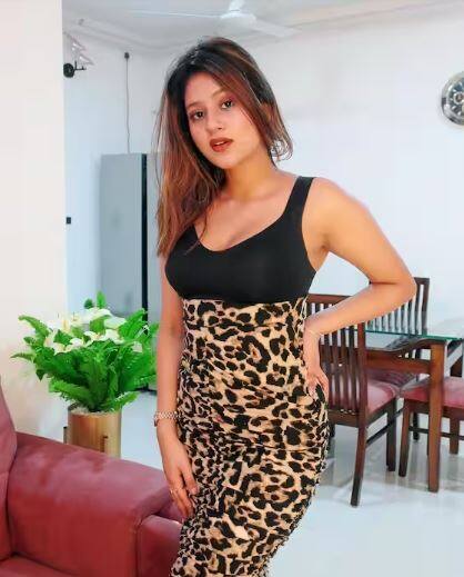 ਜੇਕਰ ਤੁਸੀਂ ਪਾਰਟੀ ਲਈ ਆਊਟਫਿਟਸ ਦੀ ਖੋਜ ਕਰ ਰਹੇ ਹੋ, ਤਾਂ ਤੁਸੀਂ ਅੰਜਲੀ ਅਰੋੜਾ ਦੇ ਇਨ੍ਹਾਂ ਲੁੱਕਸ ਨੂੰ ਫਾਲੋ ਕਰ ਸਕਦੇ ਹੋ। ਸਾਰਿਆਂ ਦੀਆਂ ਨਜ਼ਰਾਂ ਤੁਹਾਡੇ 'ਤੇ ਟਿਕੀਆਂ ਰਹਿਣਗੀਆਂ।