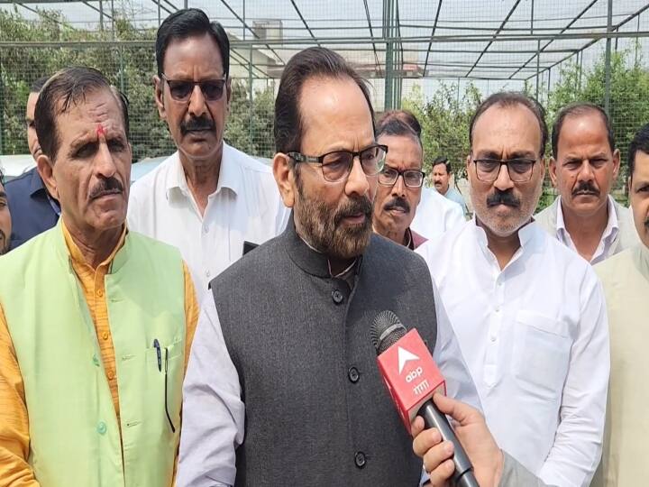 UP Politics: 'कुल्हाड़ी लेकर खुद कांग्रेस को बर्बाद करने के लिए हैं निकले', राहुल गांधी पर नकवी का तंज BJP MP Mukhtar Abbas Naqvi Attack Rahul Gandhi Said destroying the congress itself ANN UP Politics: 'कुल्हाड़ी लेकर खुद कांग्रेस को बर्बाद करने के लिए हैं निकले', राहुल गांधी पर नकवी का तंज
