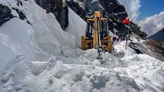 Sikkim Rainfall:তুষারপাতে ঢাকল সিকিম, উদ্ধারকাজে হাত BRO-র