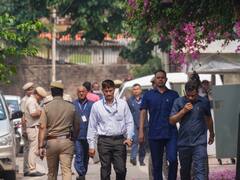 Delhi Politics: तस्वीरों में देखें जब राहुल गांधी के घर पहुंच गई पुलिस, भारत जोड़ो यात्रा में दिया था बयान, जानें- पूरा केस