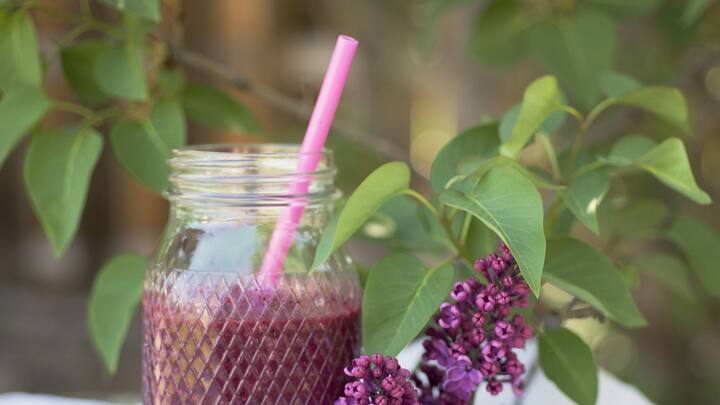 'বিটরুট জুস'-র মধ্যেকার অ্যান্টি-এজিং উপাদান  বার্ধক্য ঠেকাতে সাহায্য করে।