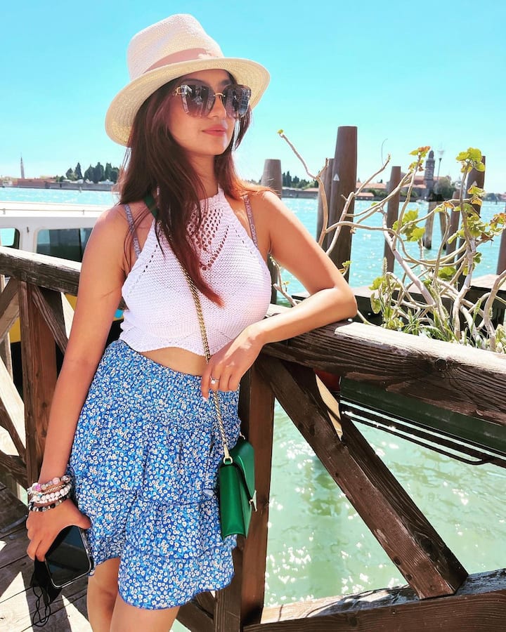 હાલમાં જ અભિનેત્રીએ તેના થ્રોબેક ઇટલી વેકેશનની તસવીરો શેર કરી છે. આ તસવીરોમાં અભિનેત્રીનો હોટ અવતાર જોવા મળ્યો છે.