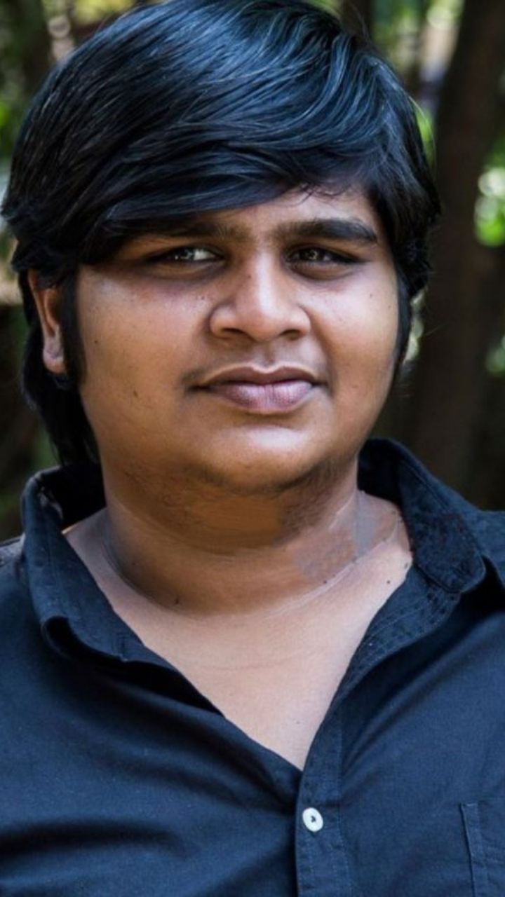 கார்த்திக் சுப்புராஜ் மார்ச் 19 ஆம் தேதியன்று பிறந்தார்