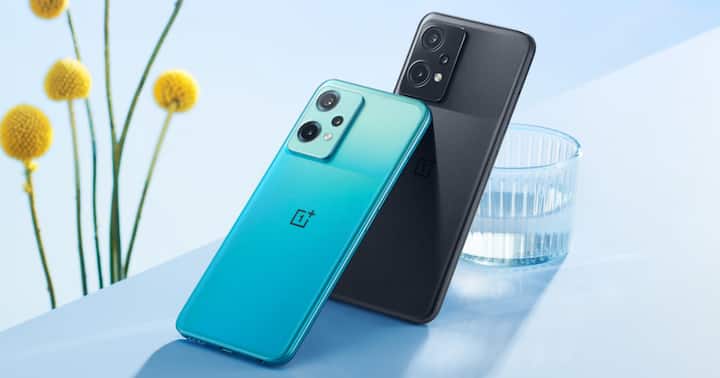 तीसरे नंबर पर वनप्लस नोर्ड सीई 2 लाइट 5G है, जिसकी कीमत 19,999 है. इसमें प्राइमरी कैमरा 64+2+2 और फ्रंट कैमरा 16 मेगापिक्सल का मिलता है. इसके अलावा 8 जीबी रैम और 5000mAh की बैटरी भी मिलती है.