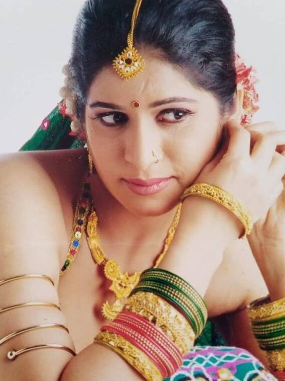 आशिकाना की दादी के स्टाइलिश लुक्स