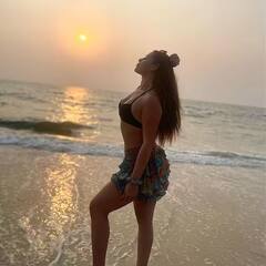 Krishna Shroff Photos: બિકીની પહેરીને દરિયાકિનારે પહોંચી ટાઇગર શ્રોફની બહેન, સેન્શૂઅસ લૂકથી ઇન્ટરનેટ પર લાગવી દીધી આગ