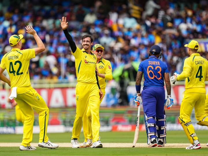 IND vs AUS, 2nd ODI: India given target of 118 runs against Australia 2nd ODI YS Raja Reddy Stadium IND vs AUS, 1st Inning : ऑस्ट्रेलियाच्या भेदक गोलंदाजीपुढं भारतीय फलंदाजांनी टेकले गुडघे, 117 धावांत संघ सर्वबाद