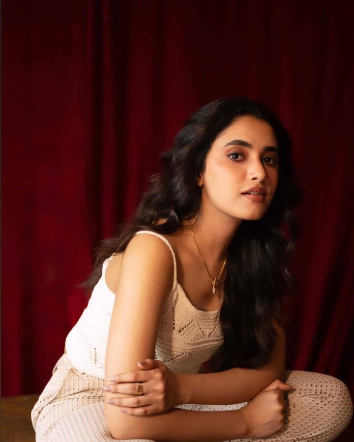 గతేడాది శివ కార్తీకేయన్ హీరోగా నటించిన ‘వరుణ్ డాక్టర్’ మూవీతో తమిళ ఇండస్ట్రీలోకి అడుగుపెట్టింది ఈ ముద్దుగుమ్మ. తొలి సినిమాతోనే హిట్ అందుకుంది. Photo credit: Priyanka Mohan/instagram