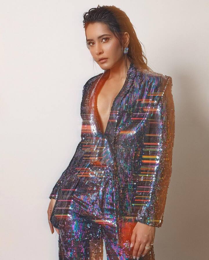 2014 నుంచి హీరోయిన్ గా రాణిస్తోంది.