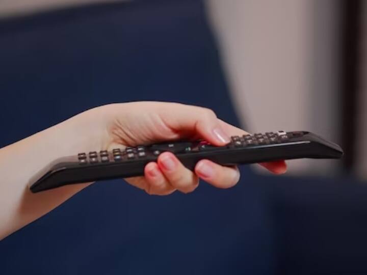 Remote Control Care Tips: रिमोट खराब हो जाये तो ट्राई कीजिये ये ट्रिक, हो सकता है नया खरीदने की जरुरत ही न पड़े Try these tips to repair remote controls if it is not working properly remote control care tips Remote Control Care Tips: रिमोट खराब हो जाये तो ट्राई कीजिये ये ट्रिक, हो सकता है नया खरीदने की जरुरत ही न पड़े
