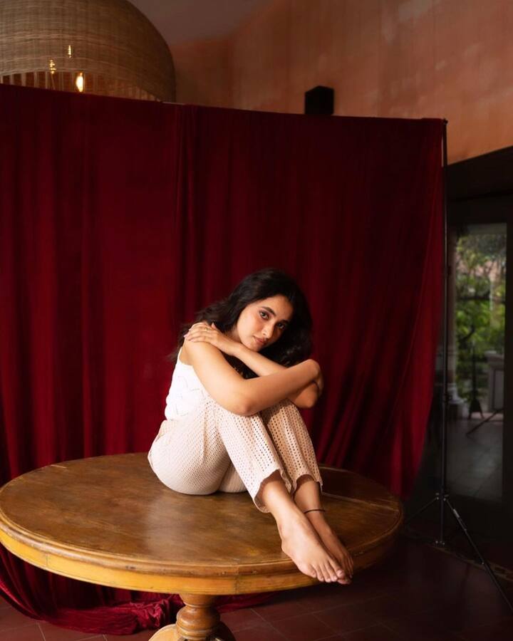 ప్రియాంక మోహన్ కోలీవుడ్‌ లో సక్సెస్ ఫుల్ హీరోయిన్ గా కొనసాగుతోంది. వరుస అవకాశాలతో దూసుకుపోతుంది. Photo credit: Priyanka Mohan/instagram