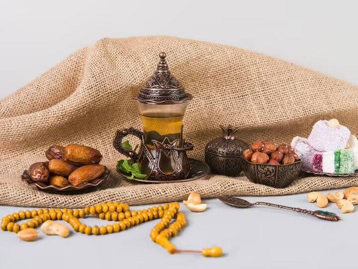 Roza Tips: रोज़े के दौरान खुद को रखना है फिट तो फॉलो कर लें ये खास टिप्स If you want to keep yourself fit during fasting then follow these special tips Roza Tips: रोज़े के दौरान खुद को रखना है फिट तो फॉलो कर लें ये खास टिप्स