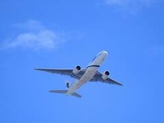 कभी हवाई जहाज की परछाई देखी है? यहां समझिए यह क्यों नहीं दिखती