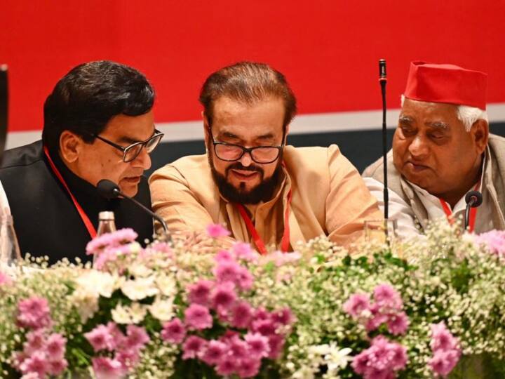 लेकिन स्वामी प्रसाद मौर्य के बीते दिनों में बयानों को लेकर जमकर बयानबाजी हुई थी. जिसके बाद पार्टी के कई नेताओं ने उनका विरोध किया था.