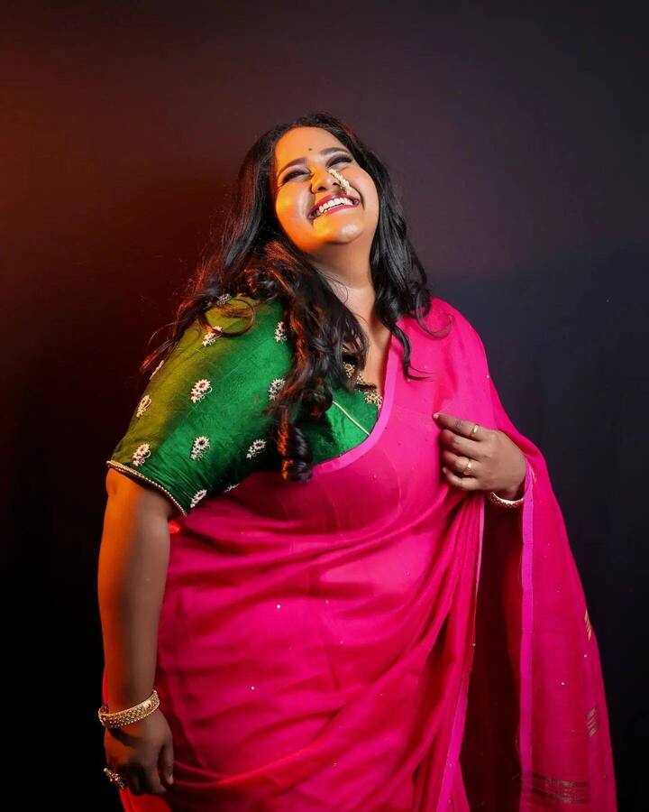 मराठी भाषा माझा कम्फर्ट झोन आहे. पण आता मला कम्फर्ट झोनच्या बाहेर जाऊन काम करायचं आहे, असं वनिता म्हणाली.
