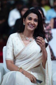 பத்து தல படத்தில் நடித்துள்ள பிரியா பவானி சங்கரும் நேற்றைய விழாவில் கலந்து கொண்டார்