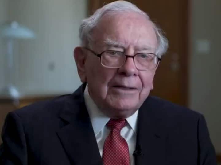 Warren Buffett talks with Biden team for help over banking crisis US Banking Crisis: अमेरिकी बैंकों की मदद करेंगे वारेन बफेट? बाइडेन की टीम से कई बार हुई बातचीत