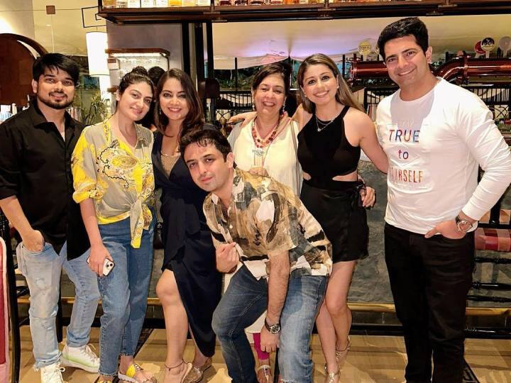 Yeh Rishta Kya Kehlata Hai Stars Reunion Party Karan Mehra Shared Pictures From Meeting Hina Khan Missing