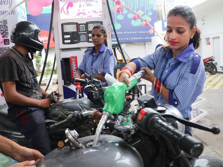 Petrol and Diesel Price Today in India 24th March 2023 Petrol and Diesel Rate Today in mumbai Delhi Bangalore Chennai Hyderabad and More Cities Petrol Diesel price In Metro Cities आजचे पेट्रोल-डिझेलचे दर जाहीर; तुमच्या शहरांतील किमती काय?