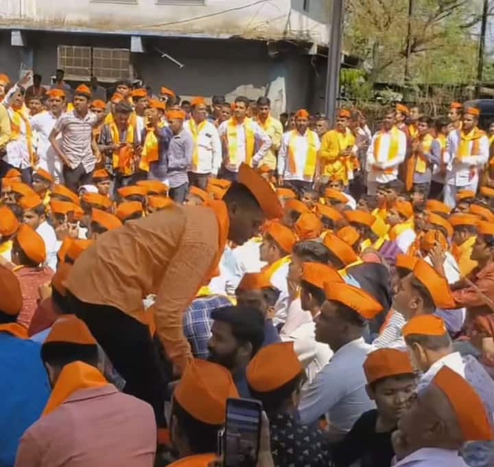 मोर्च्यात सहभागी होण्यासाठी जिल्हाभरातील शिवभक्त शहरात दाखल होताना पाहायला मिळत आहे.