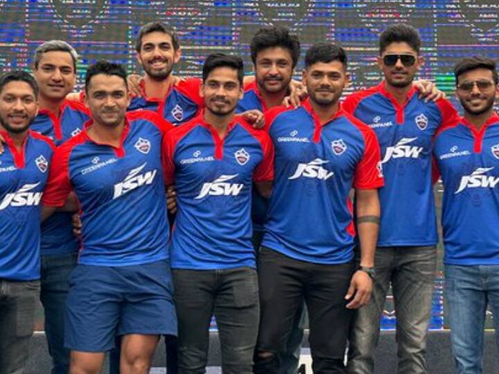 Delhi Capitals unveiled their new jersey for the ipl 2023 season IPL 2023: आगामी सीजन के लिए दिल्ली कैपिटल्स ने नई जर्सी से उठाया पर्दा, 1 अप्रैल को खेलेगी अपना पहला मुकाबला