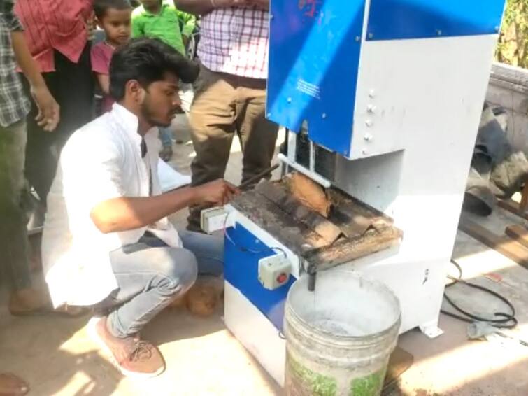 Automatic machines for cut coconuts were tested at Pavagadh Mandir Panchmahal: ગુજરાતના આ પ્રખ્યાત મંદિરમાં મુકવામાં આવ્યા નારિયેળ વધેરવાના ઓટોમેટીક મશીન, છાલ સાથે બે સેકન્ડમાં વધેરાય જશે શ્રીફળ