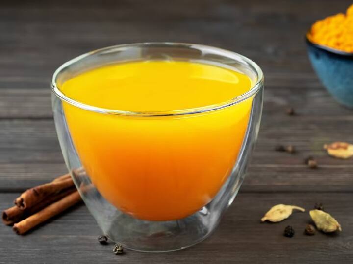 Turmeric Water: वजन घटाने में हल्दी का पानी है रामबाण इलाज, एक बार इस तरह ट्राई करेंगे तो खुद दिखेगा रिजल्ट Turmeric water for weight loss once you try this way you will see the result yourself Turmeric Water: वजन घटाने में हल्दी का पानी है रामबाण इलाज, एक बार इस तरह ट्राई करेंगे तो खुद दिखेगा रिजल्ट