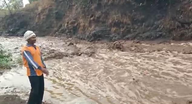 यातच नंदुरबार जिल्ह्यातील धडगाव, शहादा आणि अक्कलकुवा भागात मोठ्या प्रमाणात पाऊस होत आहे.