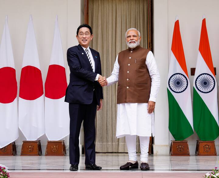 সুষমা স্বরাজ ভবনে ইন্ডিয়ান কাউন্সিল অফ ওয়ার্ল্ড অ্যাফেয়ার্স আয়োজিত একটি বক্তৃতার সময় জাপানের প্রধানমন্ত্রী তাঁর 