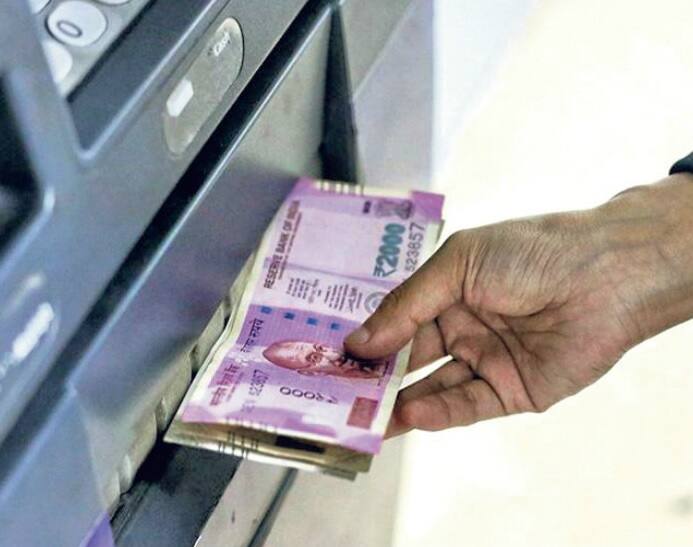 2000 Notes : FM Says no Instructions Given to Banks by RBI for not Filling 2000 Notes In ATMS 2000 Notes : ATMમાંથી કેમ નથી નિકળતી રૂ. 2000ની નોટ ? થઈ ગઈ બંધ ?